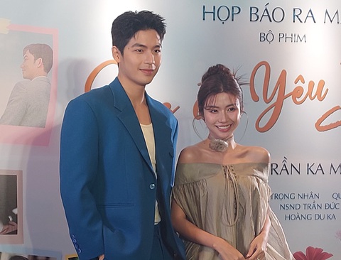 Diễn viên Quốc Anh và Ngọc Huyền trong buổi ra mắt phim Sống để yêu thương - Ảnh: HOÀNG LÊ Diễn viên Quốc Anh và Ngọc Huyền trong buổi ra mắt phim Sống để yêu thương - Ảnh: HOÀNG LÊ