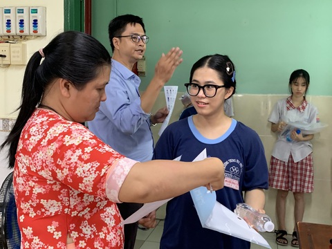 Đăng ký thử nguyện vọng xét tuyển đại học từ sáng mai 6-7- Ảnh 1. Thí sinh dự thi tốt nghiệp THPT năm 2024 tại TP.HCM. Ngày mai thí sinh thực hành đăng ký xét tuyển đại học trong 5 ngày - Ảnh: TRẦN HUỲNH