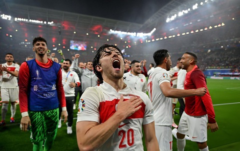 Vào tứ kết Euro 2024, Thổ Nhĩ Kỳ ăn mừng bằng... 300 ổ bánh mì- Ảnh 1. Tuyển Thổ Nhĩ Kỳ vào tứ kết Euro 2024 một cách thuyết phục - Ảnh: GETTY