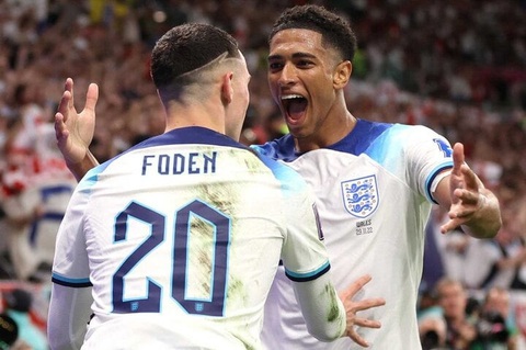 Phil Foden cảm ơn Bellingham đã giúp mình hoãn làm bố bỉm sữa- Ảnh 1. Phil Foden hài hước ‘cảm ơn’ đồng đội Jude Bellingham giúp anh được ở lại Euro 2024 - Ảnh: REUTERS