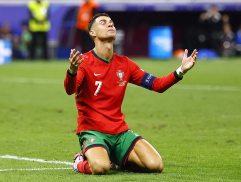 Ronaldo bị chỉ trích vì để tuyển Pháp sút luân lưu trước- Ảnh 2. Ronaldo chia tay Euro 2024 với nhiều nỗi thất vọng - Ảnh: REUTERS