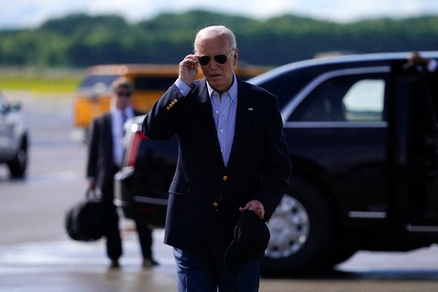 Thêm nghị sĩ Dân chủ muốn ông Biden bỏ cuộc, để người khác thay- Ảnh 1. Tổng thống Mỹ Joe Biden tại bang Wisconsin ngày 5-7 - Ảnh: REUTERS