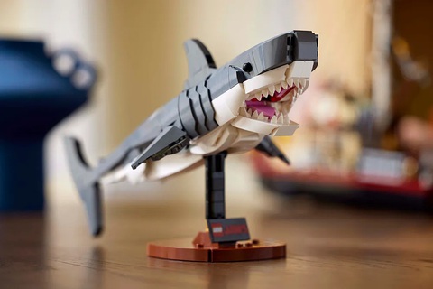 Nhân vật chính, chú cá mập khổng lồ trong Hàm cá mập dưới hình hài Lego - Ảnh: Lego Nhân vật chính, chú cá mập khổng lồ trong Hàm cá mập dưới hình hài Lego - Ảnh: Lego