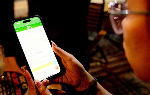 Giao diện tra cứu tiền rác trên app grac - sống xanh cùng saola - Ảnh: THANH HIỆP Giao diện tra cứu tiền rác trên app grac - sống xanh cùng saola - Ảnh: THANH HIỆP