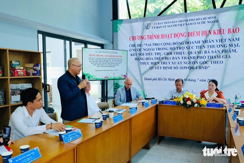 Đưa hàng Việt đã truy xuất nguồn gốc ra thế giới: Lắng nghe ý kiến kiều bào- Ảnh 1. Ông Henry Bùi, người Việt ở Mỹ, chia sẻ cách thức truy xuất nguồn gốc khi đưa nông sản Việt ra thế giới - Ảnh: N.BÌNH