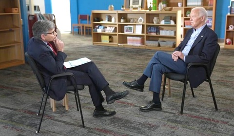 Tổng thống Joe Biden trao đổi với người dẫn chương trình George Stephanopoulos của Đài ABC trong cuộc phỏng vấn quan trọng ngày 5-7 - Ảnh: ABC Tổng thống Joe Biden trao đổi với người dẫn chương trình George Stephanopoulos của Đài ABC trong cuộc phỏng vấn quan trọng ngày 5-7 - Ảnh: ABC