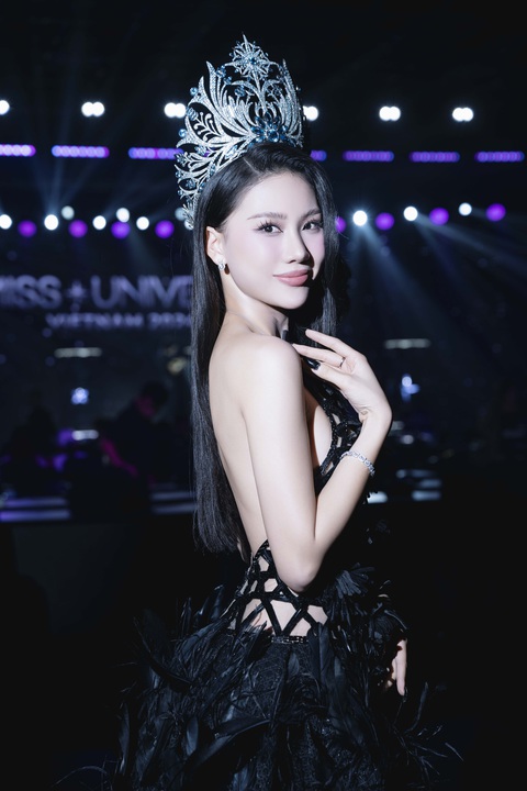 Top 3 Miss Universe Vietnam 2023 đọ sắc sau một năm đăng quang- Ảnh 5. Gần đây, đương kim Miss Universe Vietnam trở lại giảng đường. Cô đang theo học chương trình đào tạo từ xa ngành quản trị kinh doanh của Đại học Kinh tế quốc dân, cơ sở TP.HCM.