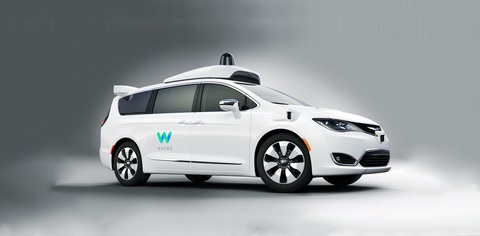 Xe tự lái phạm luật: Phạt ai, khung gì?- Ảnh 2. Waymo là một trong những số ít thương hiệu được cấp phép thử xe tự lái không có người vận hành an toàn trên xe (chỉ có người theo dõi từ xa) và đây là nguyên nhân dẫn tới sự việc trên - Ảnh: Waymo
