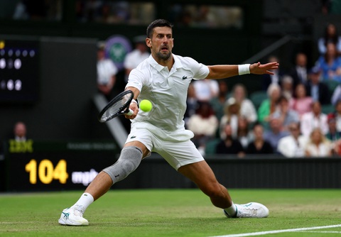 Vòng 3 Wimbledon 2024: Djokovic lội ngược dòng, Iga Swiatek thua sốc- Ảnh 2. Djokovic lội ngược dòng thắng Popyrin, vào vòng 4 Wimbledon - Ảnh: REUTERS