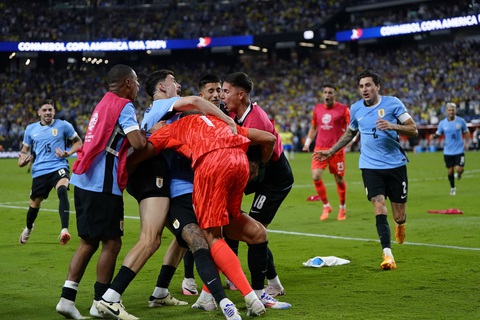 Uruguay loại Brazil khỏi bán kết Copa America 2024- Ảnh 1. Niềm vui của Uruguay sau khi vượt qua Brazil ở loạt đấu súng - Ảnh: Reuters