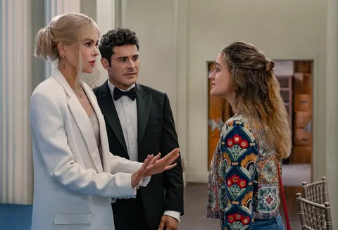 Thực chất, A Family Affair là phim hài tình cảm có đan xen yếu tố gia đình, những cảnh nóng giữa hai diễn viên chính cũng có yếu tố hài hước - Ảnh: Netflix Thực chất, A Family Affair là phim hài tình cảm có đan xen yếu tố gia đình, những cảnh nóng giữa hai diễn viên chính cũng có yếu tố hài hước - Ảnh: Netflix