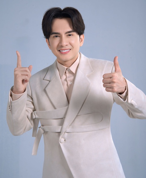 Nhiều khán giả cho biết họ vẫn thích xem Đan Trường diễn hơn là sản phẩm AI. Ảnh NVCC. Nhiều khán giả cho biết họ vẫn thích xem Đan Trường diễn hơn là sản phẩm AI - Ảnh: NVCC