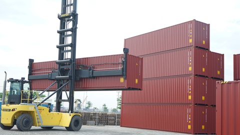 Doanh nghiệp nước ngoài tăng mua vỏ container Việt Nam- Ảnh 1. Việt Nam đang từng bước sản xuất vỏ container, thu hút nhiều doanh nghiệp cho thuê vỏ container toàn cầu đặt hàng - Ảnh: A.N.