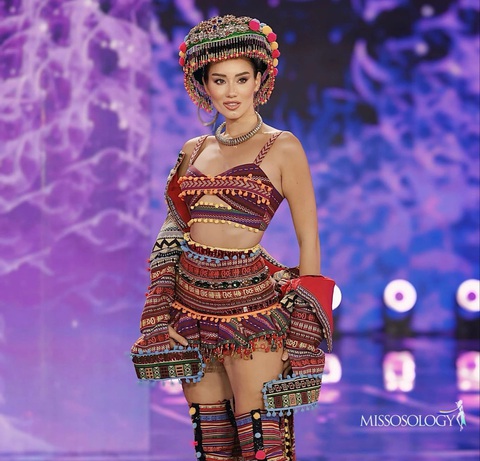 Ngắm các trang phục dân tộc cầu kỳ, sexy tại Hoa hậu Siêu quốc gia 2024- Ảnh 1. Lydie Vũ diện thiết kế trang phục dân tộc Cát Cát của nhà thiết kế Tăng Thành - Ảnh: Missosol