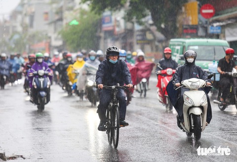 Thời tiết hôm nay 7-7: Bắc Bộ ngày nắng nóng, Nam Bộ mưa rào- Ảnh 1. Dự báo hôm nay 7-7, thời tiết Nam Bộ mưa rào về chiều - Ảnh: PHƯƠNG QUYÊN
