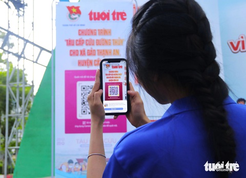 Phó bí thư Thành Đoàn TP.HCM: Hy vọng xã đảo Thạnh An sẽ sớm có tàu cấp cứu hiện đại- Ảnh 4. Từ ngày 5-7-2024, bạn đọc có thể đóng góp cho chương trình trên nền tảng thiện nguyện trực tuyến Heo Đất MoMo - Ảnh: TIẾN QUỐC