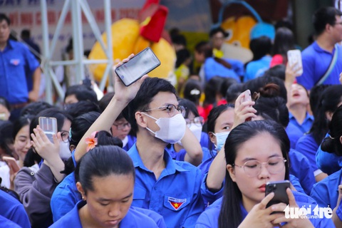 Phó bí thư Thành Đoàn TP.HCM: Hy vọng xã đảo Thạnh An sẽ sớm có tàu cấp cứu hiện đại- Ảnh 8. Thông qua việc quyên góp trong người dân TP.HCM, hy vọng rằng không lâu nữa xã đảo Thạnh An sẽ có một chiếc tàu cấp cứu nhanh hơn, hiện đại hơn để kịp thời cấp cứu cho những ca bệnh nặng - Ảnh: TIẾN QUỐC