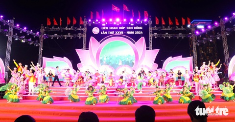 Liên hoan Búp Sen hồng các cung thiếu nhi, nhà thiếu nhi, trung tâm hoạt động thanh thiếu nhi khu vực phía Nam lần thứ XXVII năm 2024 đã chính thức khai mạc với chủ đề “Sen hồng trên đất Phú” - Ảnh: CẨM GIANG Liên hoan Búp sen hồng các cung thiếu nhi, nhà thiếu nhi, trung tâm hoạt động thanh thiếu nhi khu vực phía Nam lần thứ 27 năm 2024 đã chính thức khai mạc với chủ đề “Sen hồng trên đất Phú” - Ảnh: CẨM GIANG