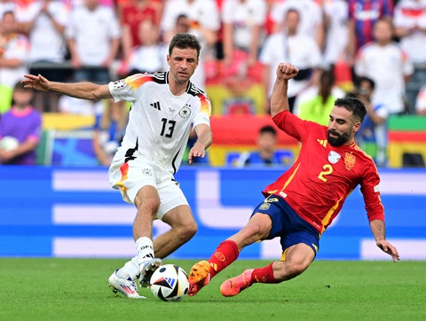 Những cầu thủ nào bị treo giò tại bán kết Euro 2024?- Ảnh 1. Dani Carvajal (phải) là một trong hai cầu thủ Tây Ban Nha bị treo giò tại bán kết Euro 2024 - Ảnh: REUTERS