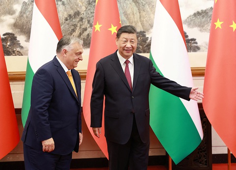 Thủ tướng Hungary Viktor Orban gọi chuyến thăm Trung Quốc gặp Chủ tịch Tập Cận Bình là - Ảnh: REUTERS Thủ tướng Hungary Viktor Orban gặp Chủ tịch Trung Quốc Tập Cận Bình trong chuyến công du Trung Quốc hồi đầu tháng 7 - Ảnh: REUTERS