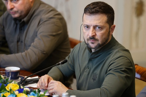 Ông Zelensky không tin Thủ tướng Hungary có thể hòa giải xung đột Nga-Ukraine- Ảnh 1. Tổng thống Ukraine Volodymyr Zelensky tại Warsaw, Ba Lan ngày 8-7 - Ảnh: AFP