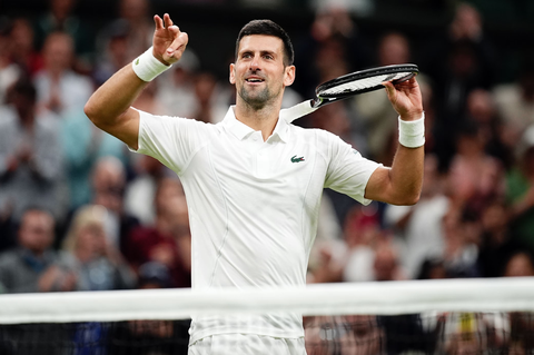 Phương pháp lạ giúp Djokovic hồi phục thần tốc dự Wimbledon 2024- Ảnh 1. Novak Djokovic luôn khiến người hâm mộ tò mò với những phương pháp kỳ lạ của mình tại Wimbledon 2024