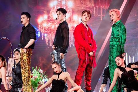 4 anh trai bùng nổ cùng bài hát Catch me if you can - Ảnh: VieOn 4 anh trai bùng nổ cùng bài hát Catch me if you can - Ảnh: VieON
