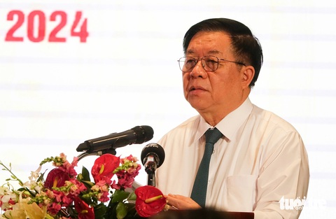 Gỡ bỏ thông tin xấu độc và giám sát chặt không gian mạng- Ảnh 1. Ông Nguyễn Trọng Nghĩa - ủy viên Bộ Chính trị, bí thư Trung ương Đảng, trưởng Ban Tuyên giáo Trung ương - phát biểu tại hội nghị - Ảnh: CHÍ CÔNG