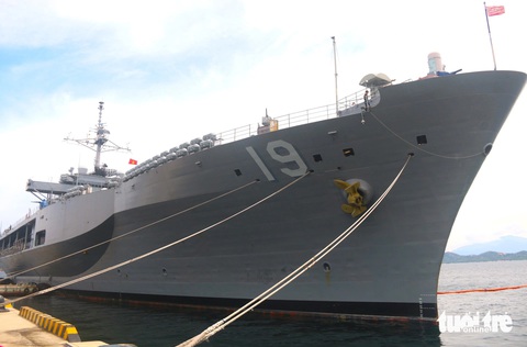 Tàu USS Blue Ridge của Hải quân Hoa Kỳ cập cảng quốc tế Canh Ranh (tỉnh Khánh Hòa) - Ảnh: NGUYỄN HOÀNG Tàu USS Blue Ridge của hải quân Hoa Kỳ cập cảng quốc tế Cam Ranh - Ảnh: NGUYỄN HOÀNG