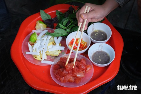 Mắm tôm là loại mắm được sử dụng để chấm, ướt nhiều món ăn truyền thống của người Việt - Ảnh: NAM TRẦN Mắm tôm là loại mắm được sử dụng để chấm, ướp nhiều món ăn truyền thống của người Việt - Ảnh: NAM TRẦN