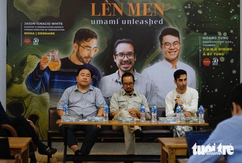Các đầu bếp, chuyên gia chia sẻ về các phương pháp lên men truyền thống của Việt Nam tại họp báo - Ảnh: NGUYỄN HIỀN Các đầu bếp, chuyên gia chia sẻ về các phương pháp lên men truyền thống của Việt Nam tại họp báo - Ảnh: NGUYỄN HIỀN