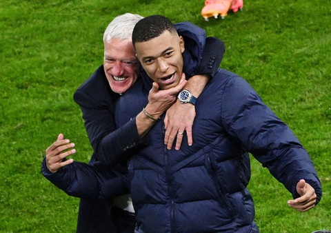 Mbappe gây thất vọng, HLV Deschamps lên tiếng bảo vệ- Ảnh 1. HLV Deschamps nhất quyết bảo vệ Mbappe trước những chỉ trích - Ảnh: REUTERS