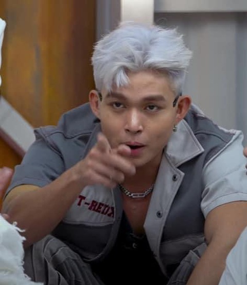 'Rổ meme' hài không chịu nổi từ dàn Anh trai vượt ngàn chông gai- Ảnh 12. Jun Phạm bị lan truyền khoảnh khắc chỉ tay kèm thần thái cực nguy hiểm.