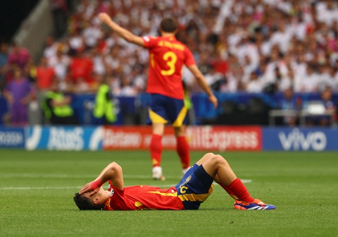 Lý do Pedri chấn thương ở Euro 2024, UEFA phải bồi thường cho CLB Barca- Ảnh 1. Tiền vệ Pedri của tuyển Tây Ban Nha bị chấn thương tại Euro 2024 - Ảnh: REUTERS