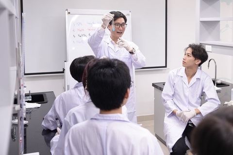 Sức hấp dẫn của công nghệ thông tin y tế tại SIU- Ảnh 1. SIU trang bị phòng thí nghiệm tiên tiến, hiện đại giúp sinh viên nghiên cứu, thực hiện các dự án thực tế trong lĩnh vực công nghệ thông tin y tế