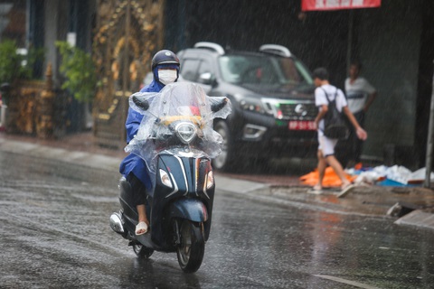 Thời tiết hôm nay 9-7: Miền Bắc, miền Trung nắng nóng, chiều tối mưa rào đến mưa to- Ảnh 1. Hôm nay 9-7, thời tiết cả nước ngày nắng, chiều tối mưa dông - Ảnh: PHƯƠNG QUYÊN