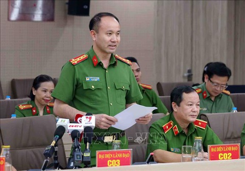 Bộ Công an: Công ty cây xanh Công Minh thông đồng trên 600 gói thầu tại nhiều tỉnh, thành- Ảnh 1. Đại diện Cục C03, Bộ Công an trả lời các câu hỏi của báo chí - Ảnh: TTXVN