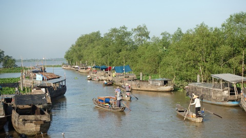 Bài học cứu chợ nổi Tân Phong có thể áp dụng cho chợ nổi Cái Răng?- Ảnh 2. Chợ nổi Tân Phong, huyện Cai Lậy, tỉnh Tiền Giang được phục dựng từ chợ nổi Cái Bè, là điểm son của du lịch miền Tây - Ảnh: HOÀI THƯƠNG