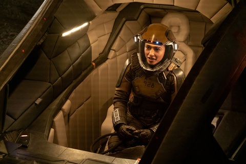 Naomi Scott hóa phi hành gia cực ngầu trong 'Tín hiệu vũ trụ'- Ảnh 4. 'Công chúa Disney' Naomi Scott hóa phi hành gia cực ngầu trong 'Tín hiệu vũ trụ'
