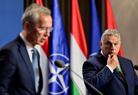 Thủ tướng Hungary Viktor Orban (bên phải) gặp Tổng thư ký NATO Jens Stoltenberg tại Budapest trong tháng 6-2024 - Ảnh: REUTERS Thủ tướng Hungary Viktor Orban (bên phải) gặp Tổng thư ký NATO Jens Stoltenberg tại Budapest trong tháng 6-2024 - Ảnh: REUTERS