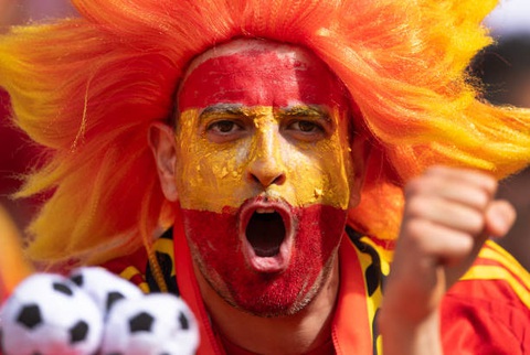 Cổ động viên Pháp và Tây Ban Nha cuồng nhiệt trước trận bán kết Euro 2024- Ảnh 6. Cổ động Tây Ban Nha cũng tỏ ra cuồng nhiệt không kém cạnh - Ảnh: GETTY