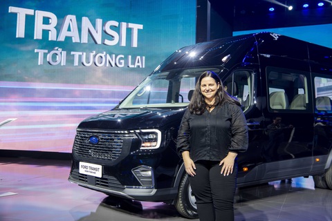 Ford dồn sức cho 4 dòng xe chủ lực tại Việt Nam, xe điện và hybrid sẽ cần thêm thời gian- Ảnh 1. Chủ tịch khối thị trường quốc tế của Ford có mặt tại sự kiện ra mắt Transit 2024 - Ảnh: Ford
