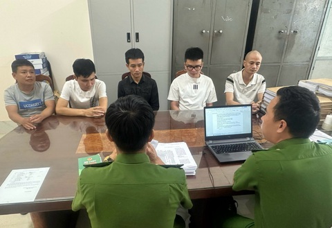 Nhóm hoạt động tín dụng đen, cho vay lãi nặng lên hơn 550%/năm - Ảnh: M.Q. Nhóm hoạt động tín dụng đen, cho vay lãi nặng lên hơn 550%/năm - Ảnh: M.Q.