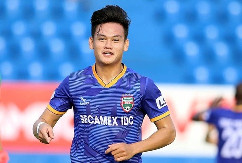 Mua Hồ Tấn Tài, CLB B.Bình Dương quyết đua vô địch V-League- Ảnh 2. Hồ Tấn Tài ăn mừng trong màu áo CLB B.Bình Dương trước đây - Ảnh: N.K.