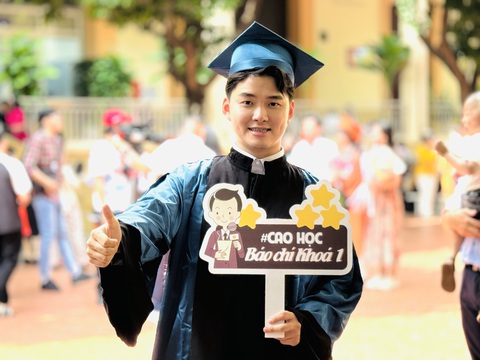 Học viên Đài Loan tốt nghiệp thạc sĩ báo chí tại Việt Nam- Ảnh 2. Sheng là học viên khóa thạc sĩ báo chí đầu tiên của Trường đại học Khoa học xã hội và Nhân văn (Đại học Quốc gia TP.HCM) - Ảnh: M.G.