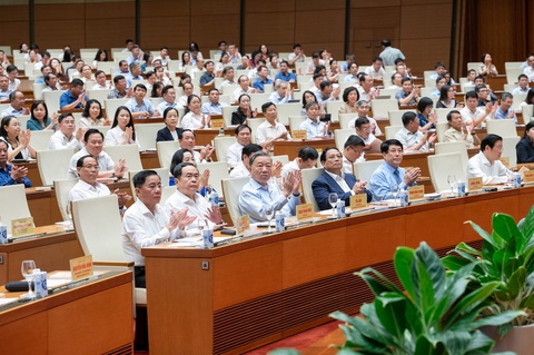 'Có lên, có xuống, có vào, có ra' dần trở thành bình thường trong công tác cán bộ- Ảnh 3. Quang cảnh hội nghị sáng 9-7 - Ảnh: GIA HÂN