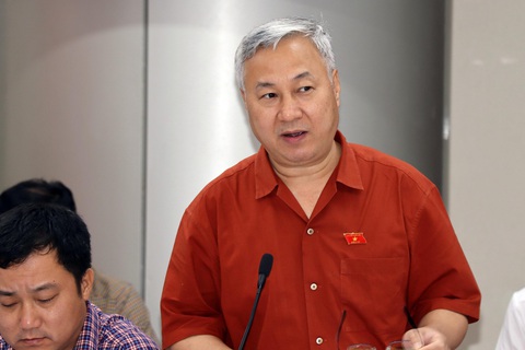 Ông Trần Văn Lâm, ủy viên Thường trực Ủy ban Tài chính - Ngân sách Quốc hội, cho rằng tháo gỡ vướng mắc, điều chỉnh để dự án bất động sản tiếp tục triển khai nhưng không được hợp thức hóa sai phạm - Ảnh: A LỘC Ông Trần Văn Lâm, ủy viên thường trực Ủy ban Tài chính - Ngân sách Quốc hội, cho rằng tháo gỡ vướng mắc, điều chỉnh để dự án bất động sản tiếp tục triển khai nhưng không được hợp thức hóa sai phạm - Ảnh: A LỘC