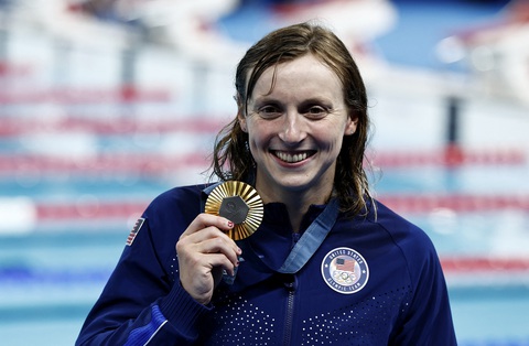 Kình ngư Ledecky làm nên lịch sử với huy chương vàng Olympic thứ 8 trong sự nghiệp- Ảnh 1. Kình ngư Ledecky làm nên lịch sử với huy chương vàng Olympic thứ 8 trong sự nghiệp- Ảnh 1.