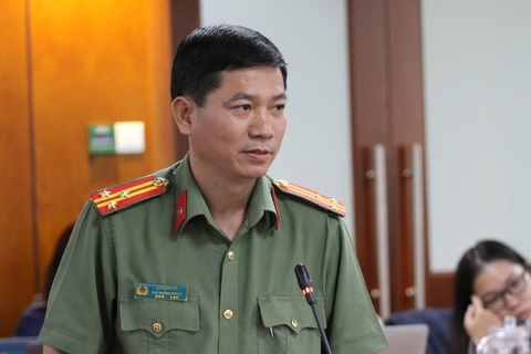 Công an TP.HCM nói gì về việc thu thập thông tin, danh sách người mua bán vàng?- Ảnh 1. Thượng tá Lê Mạnh Hà - phó trưởng Phòng tham mưu Công an TP.HCM - thông tin tại họp báo - Ảnh: T.N