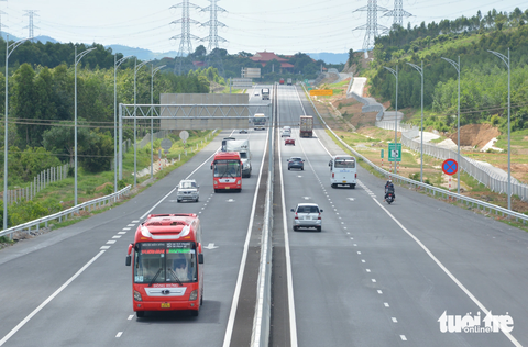 Tại sao xử lý xe vi phạm tốc độ qua GPS vẫn trễ 2-3 tháng?- Ảnh 1. Hệ thống xử lý và khai thác dữ liệu GPS đang tổng hợp xe vi phạm tốc độ có độ trễ từ 2-3 tháng - Ảnh: ĐỨC TRONG
